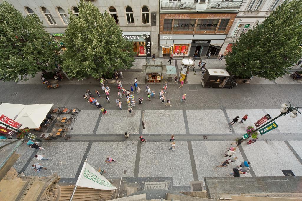 Merchants Crown Suites And Spa Πράγα Εξωτερικό φωτογραφία The square in 2011