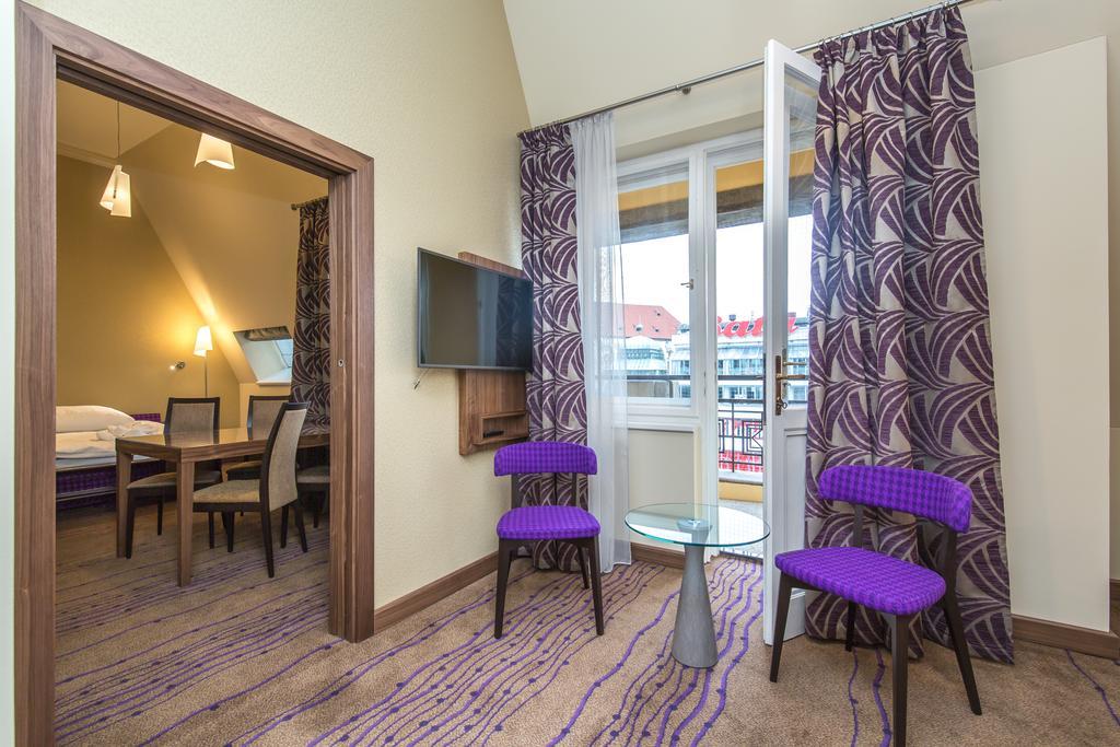 Merchants Crown Suites And Spa Πράγα Εξωτερικό φωτογραφία Suite