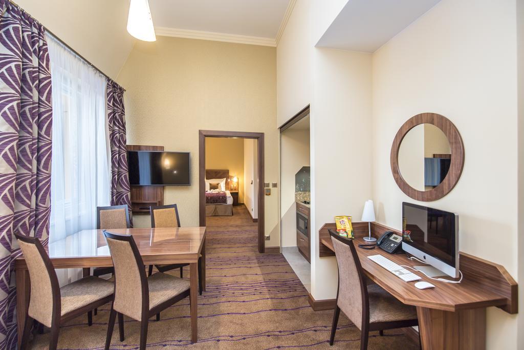 Merchants Crown Suites And Spa Πράγα Εξωτερικό φωτογραφία Suite