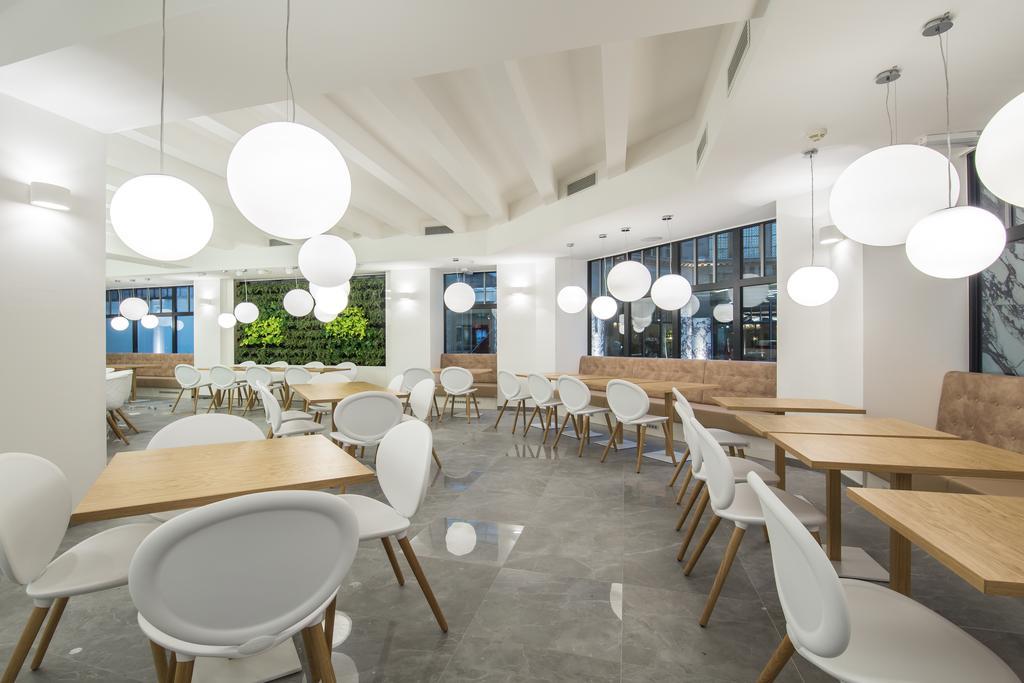 Merchants Crown Suites And Spa Πράγα Εξωτερικό φωτογραφία Interior of the restaurant