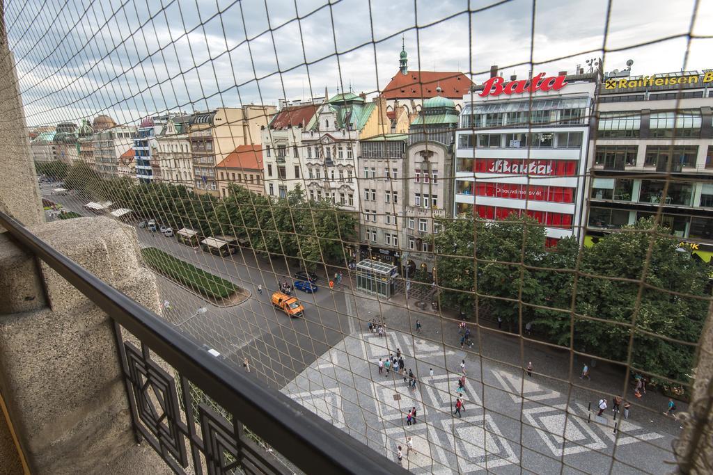Merchants Crown Suites And Spa Πράγα Εξωτερικό φωτογραφία View of the square from the observation deck of the Westin Palace Vienna