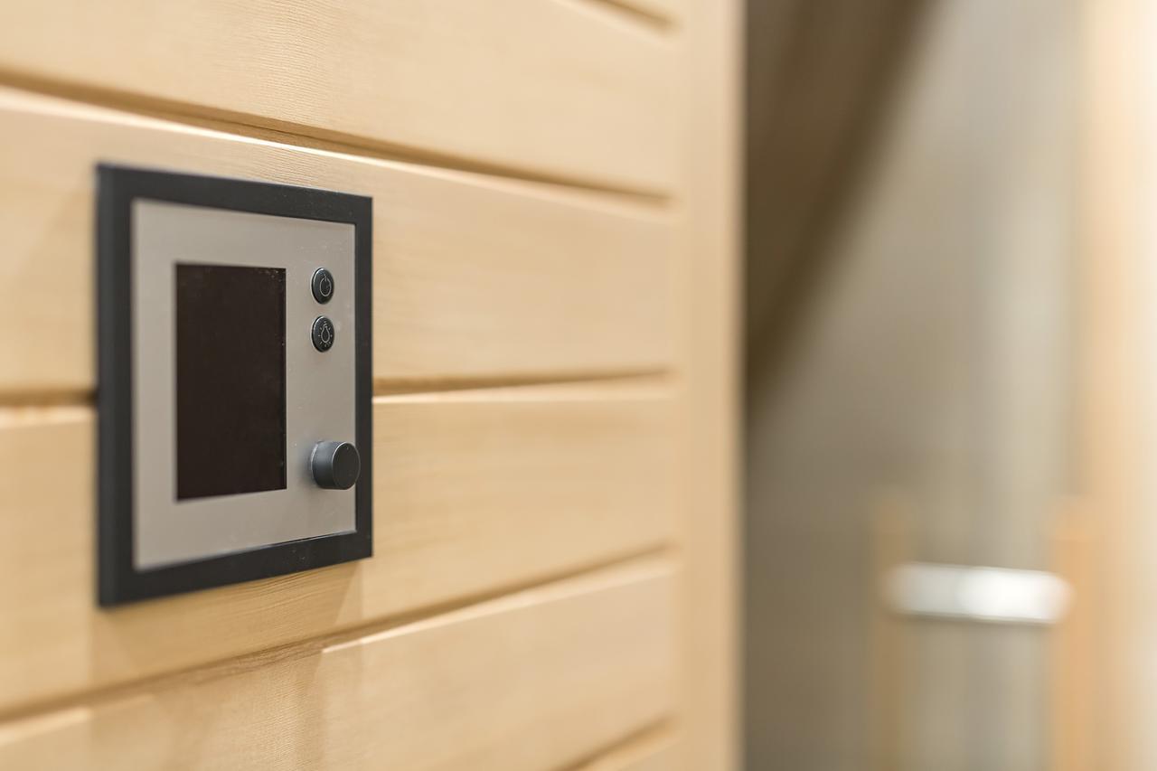 Merchants Crown Suites And Spa Πράγα Εξωτερικό φωτογραφία A modern door bell