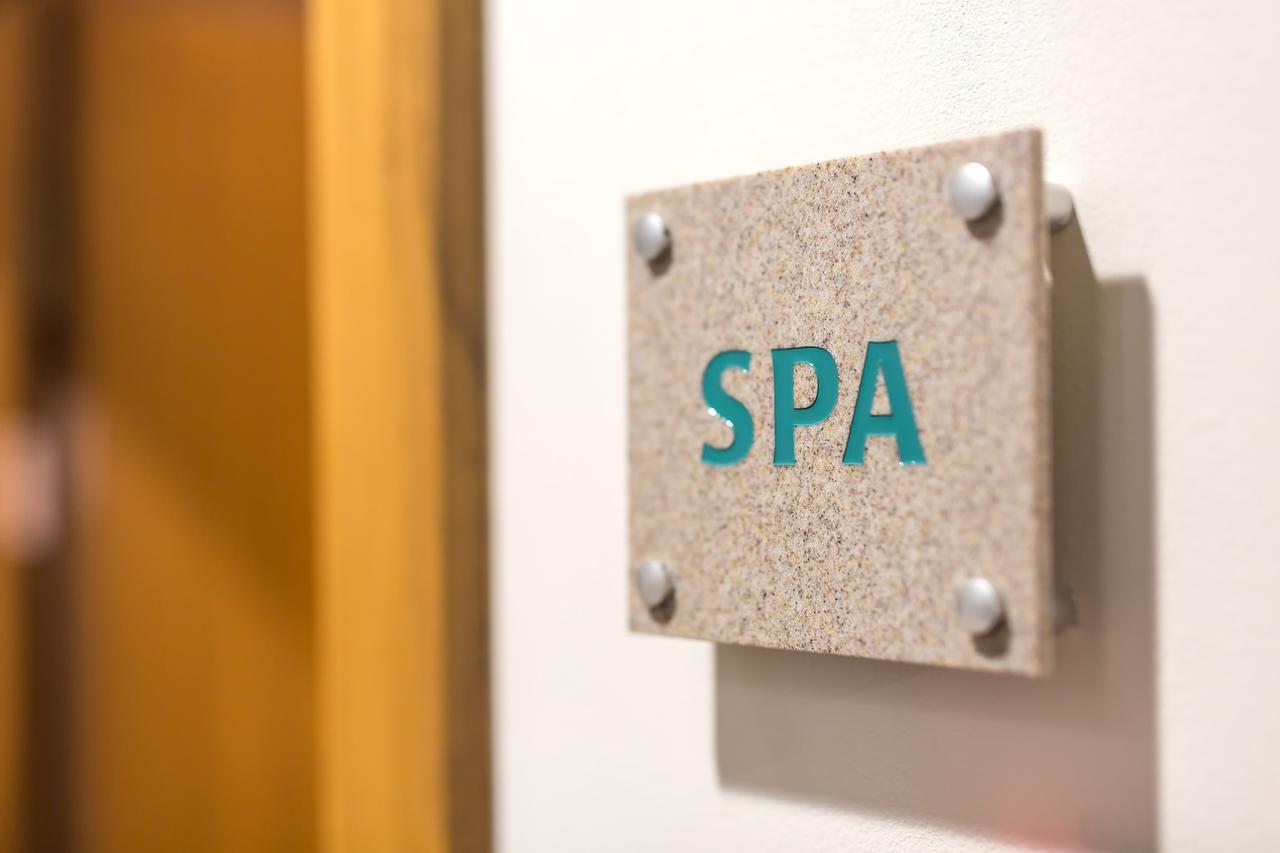 Merchants Crown Suites And Spa Πράγα Εξωτερικό φωτογραφία Spa sign