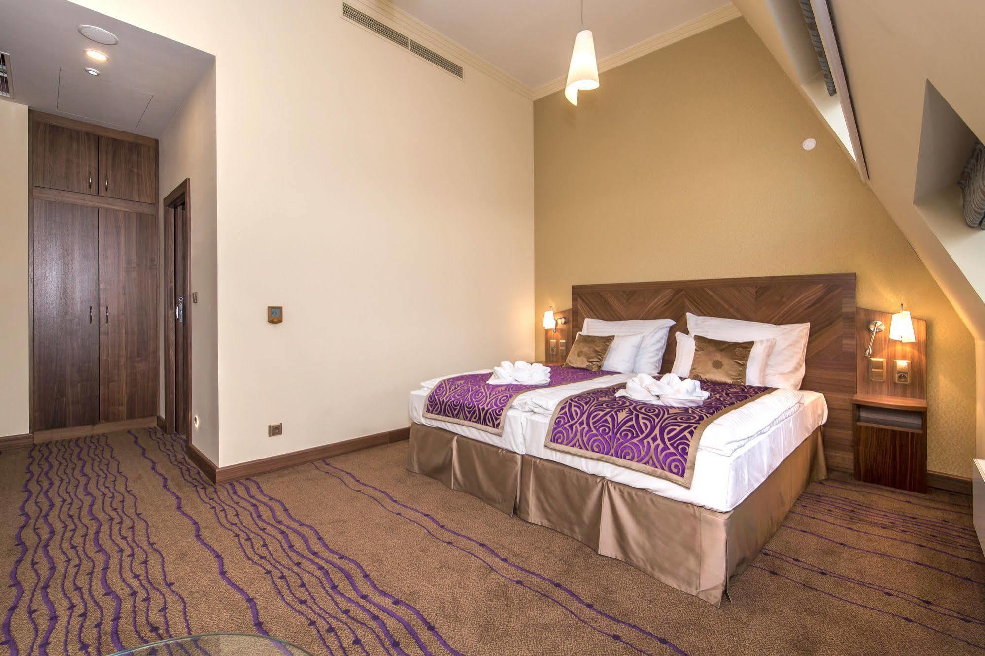 Merchants Crown Suites And Spa Πράγα Εξωτερικό φωτογραφία Suite