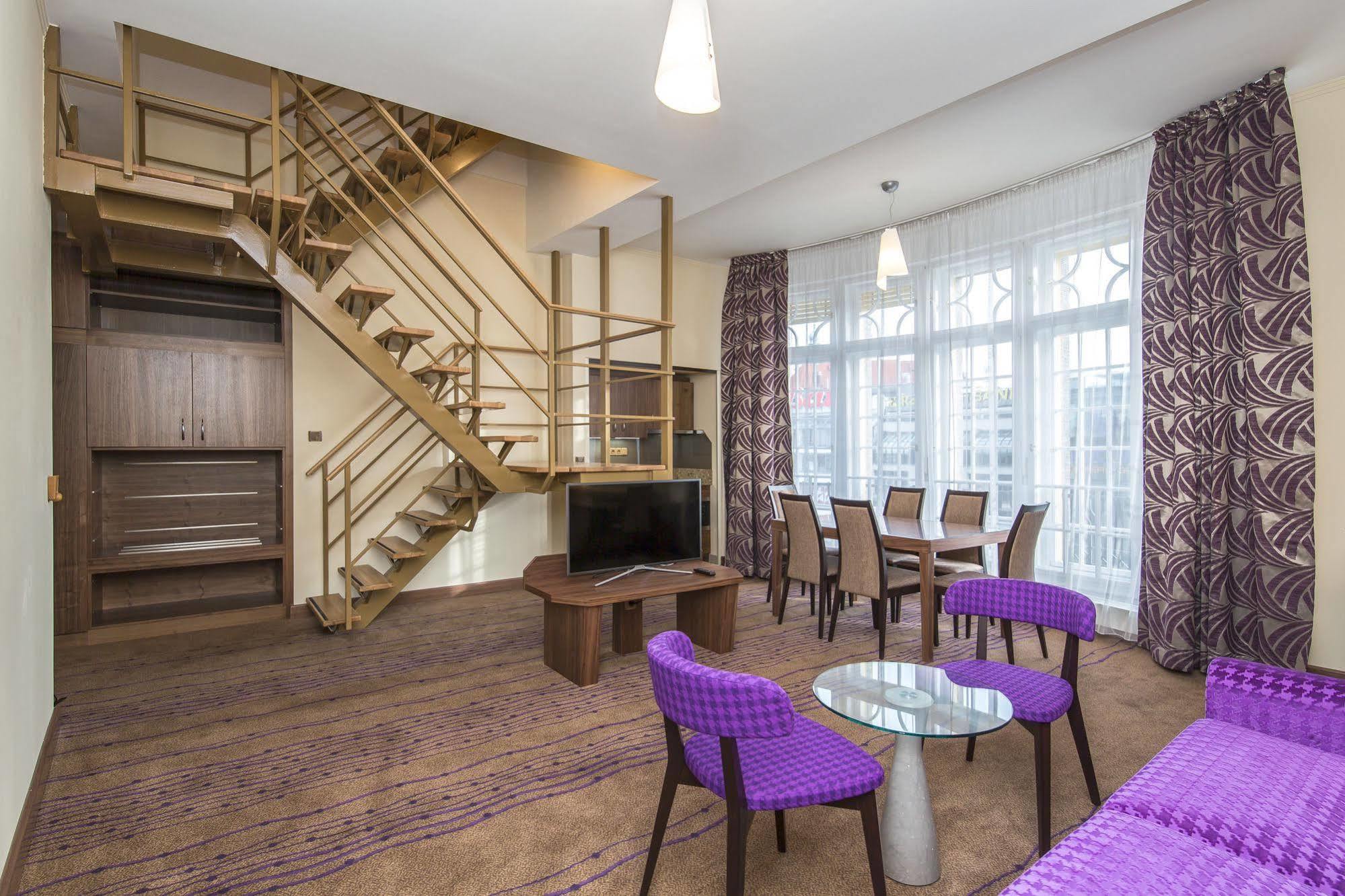Merchants Crown Suites And Spa Πράγα Εξωτερικό φωτογραφία A suite at the Radisson Blu Hotel, Prague