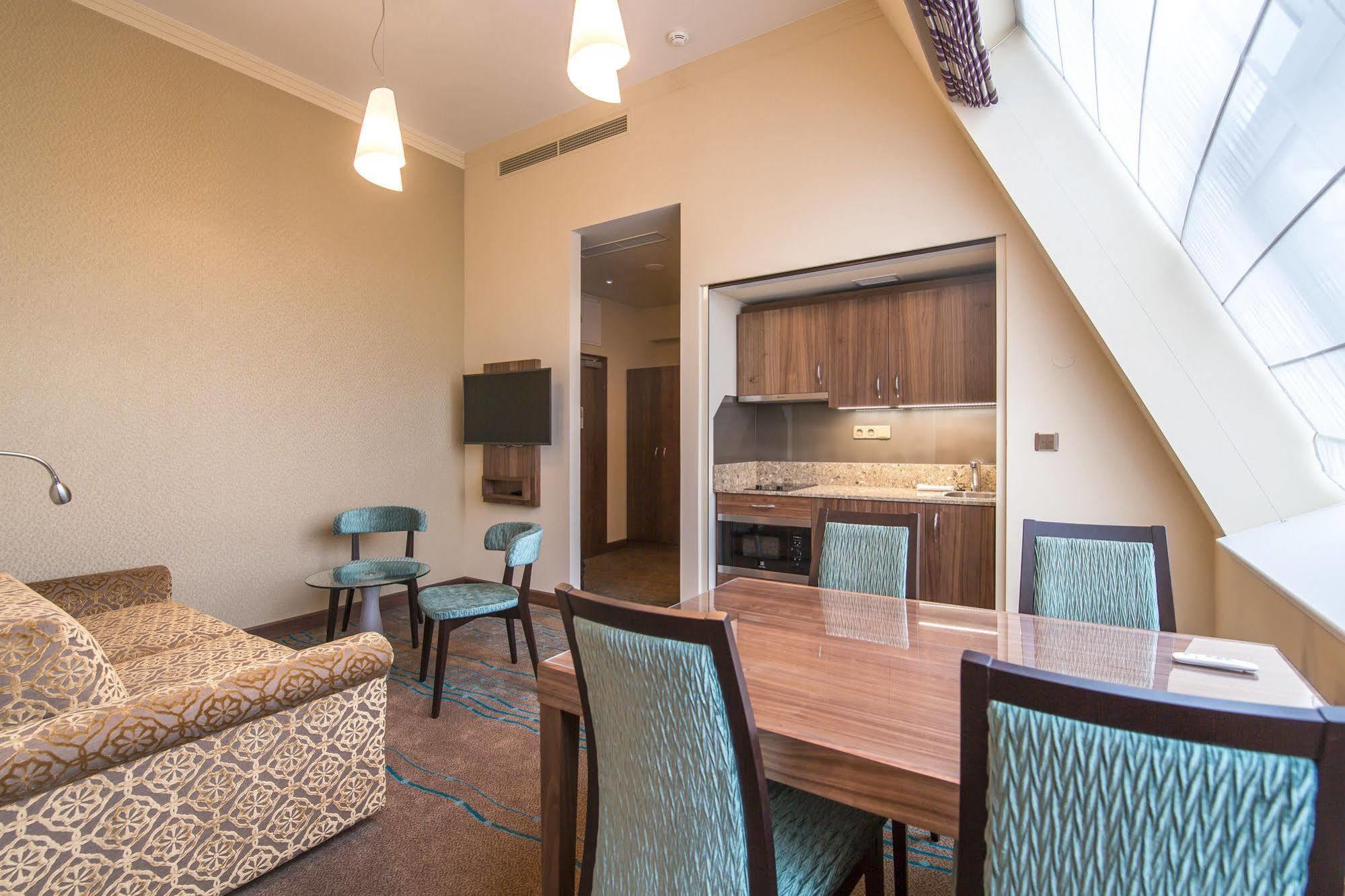 Merchants Crown Suites And Spa Πράγα Εξωτερικό φωτογραφία A suite at the hotel