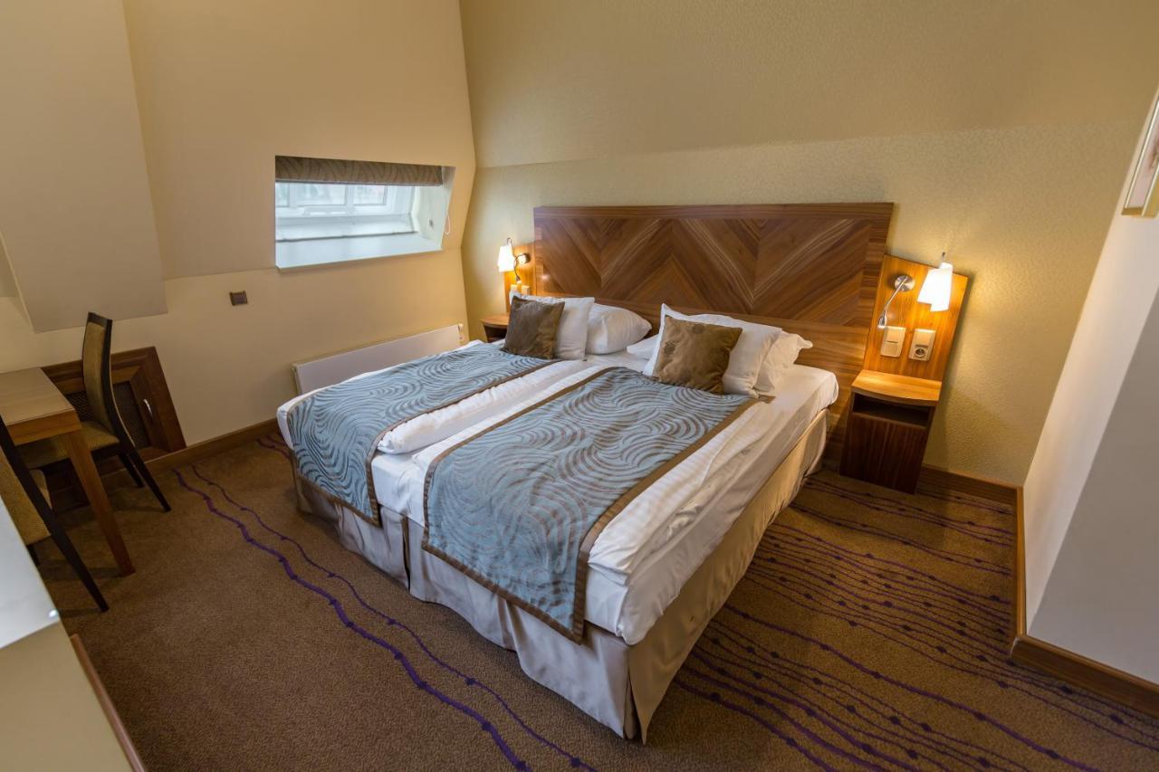Merchants Crown Suites And Spa Πράγα Εξωτερικό φωτογραφία A bedroom at the hotel