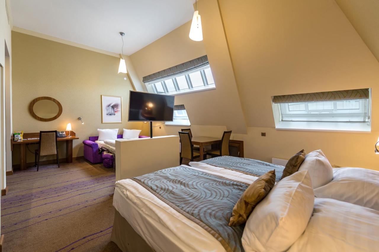 Merchants Crown Suites And Spa Πράγα Εξωτερικό φωτογραφία A room at the hotel