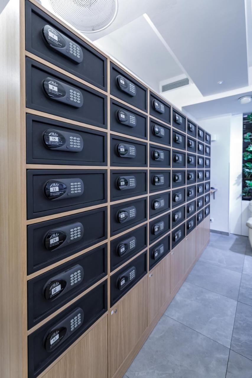 Merchants Crown Suites And Spa Πράγα Εξωτερικό φωτογραφία Private safes at a bank